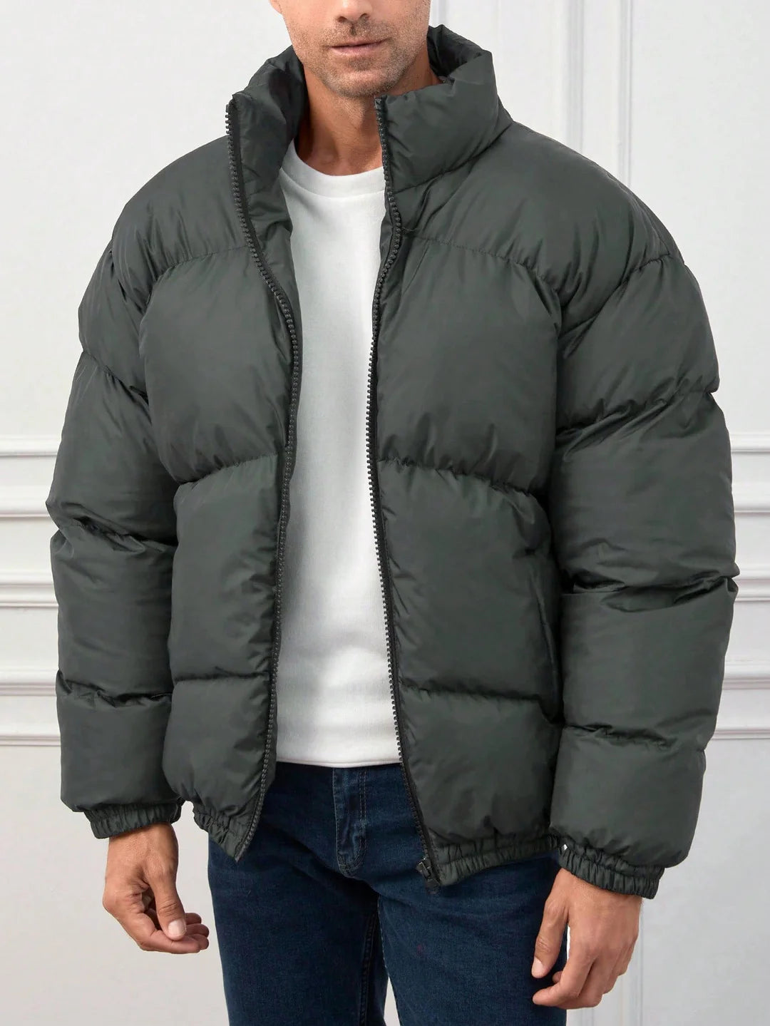 Einfarbige Steppjacke mit Reißverschluss