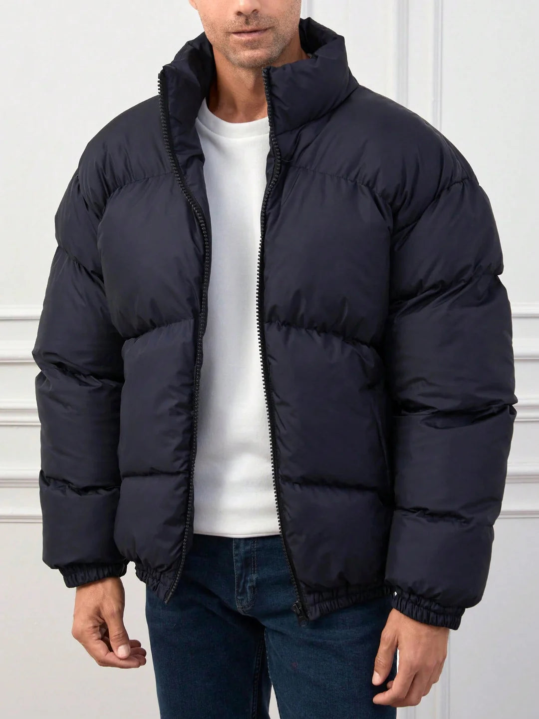 Einfarbige Steppjacke mit Reißverschluss