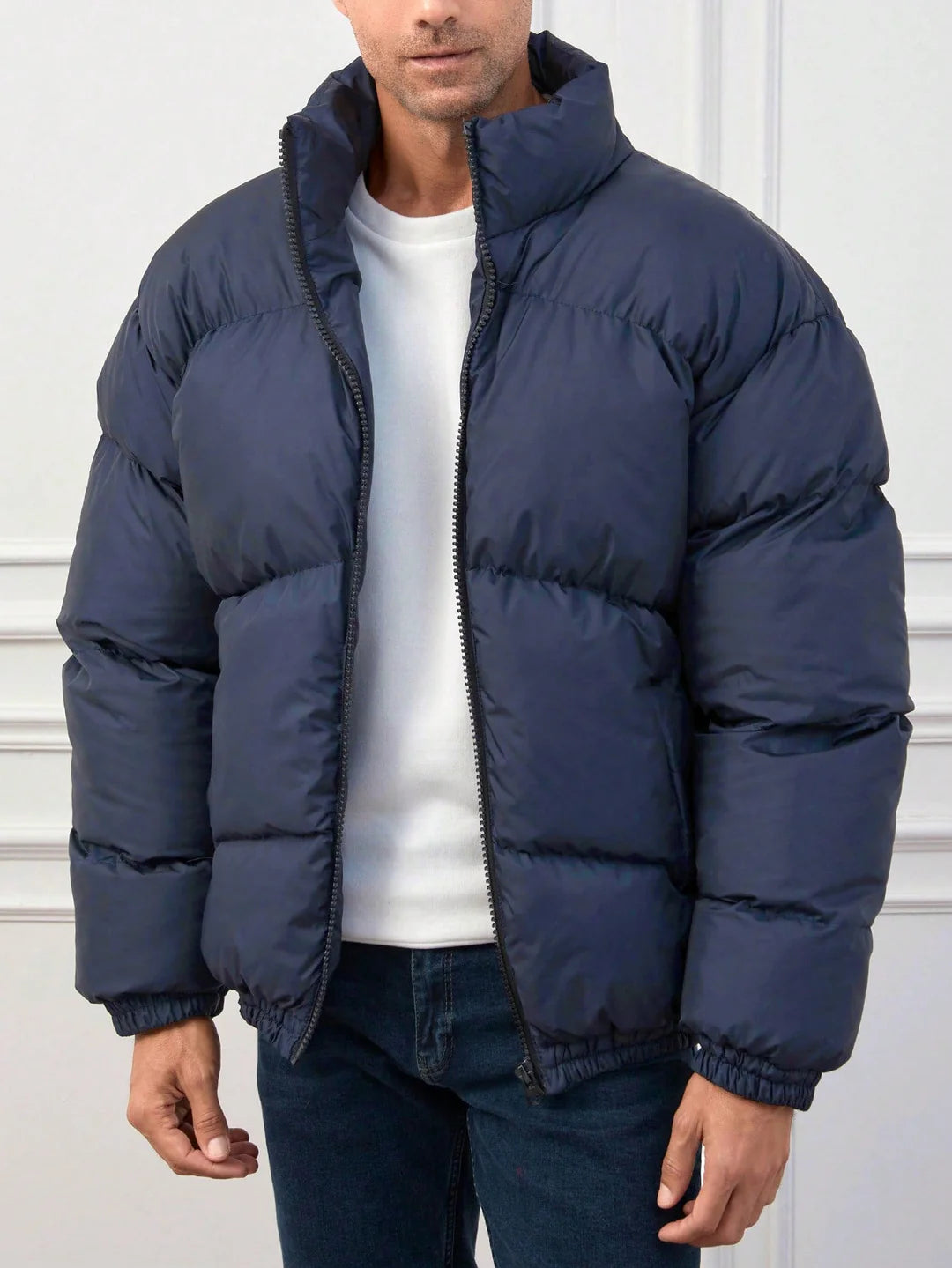 Einfarbige Steppjacke mit Reißverschluss