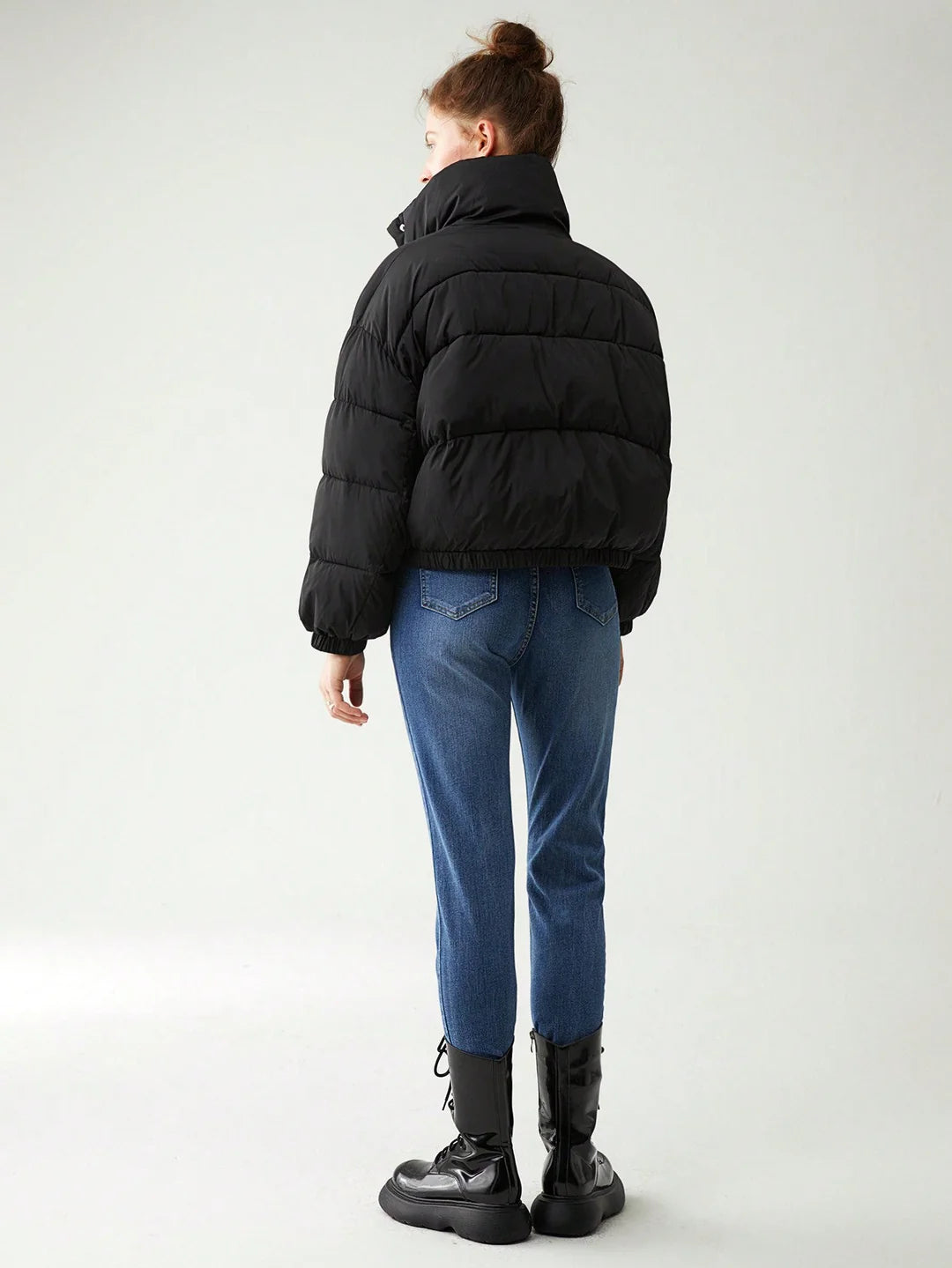 Schwarze Oversized-Pufferjacke mit Reißverschluss