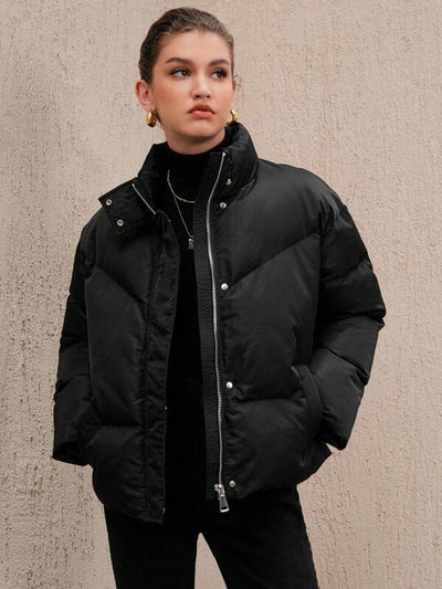Schwarze winddichte Pufferjacke mit hohem Halsausschnitt