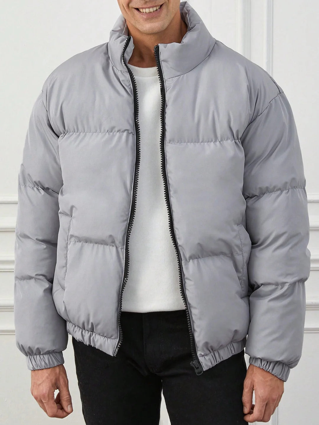 Einfarbige Steppjacke mit Reißverschluss