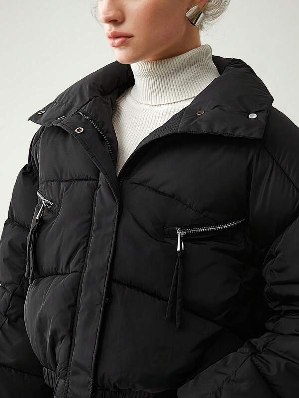Schwarze Oversized-Pufferjacke mit Reißverschluss