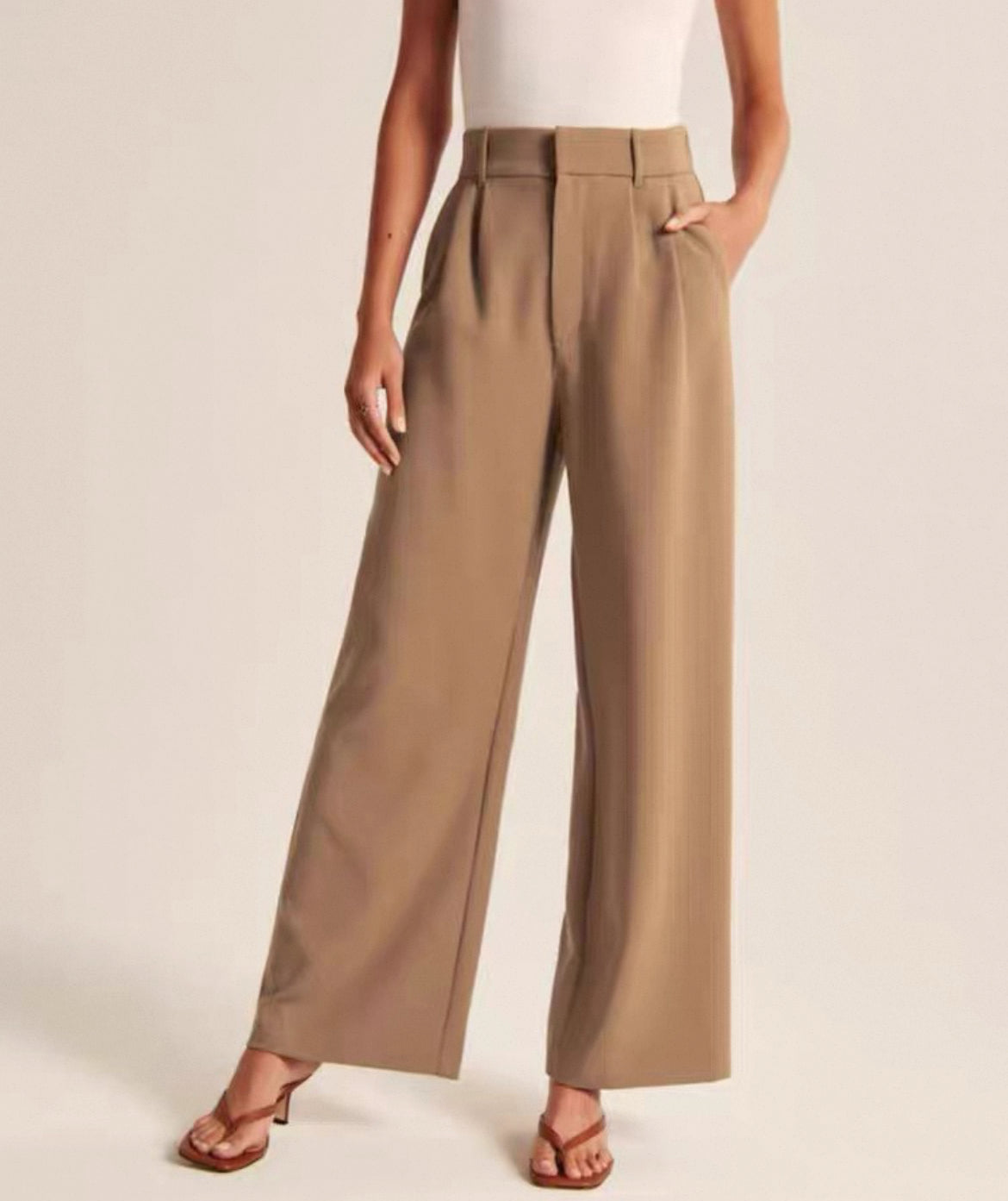 Taillierte Hose mit weitem Bein