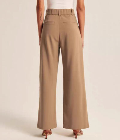 Taillierte Hose mit weitem Bein