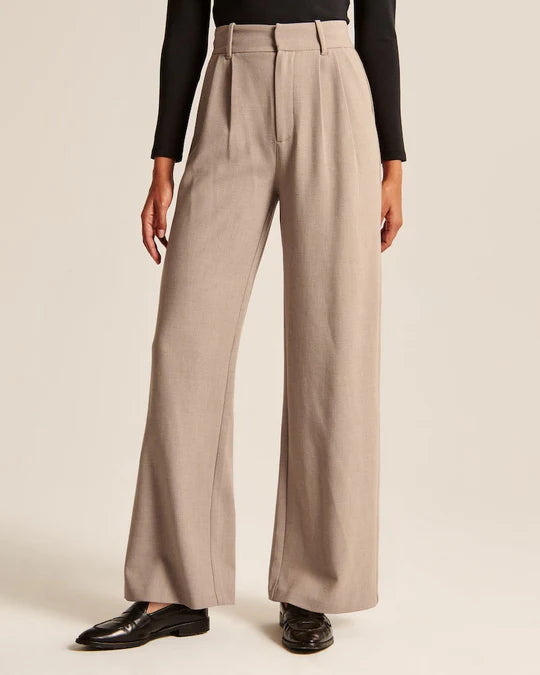 Taillierte Hose mit weitem Bein